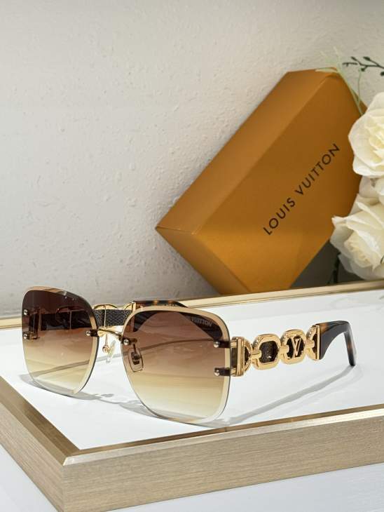 Picture of Louis Vuitton Sunglasses _SKUfw75326419fw